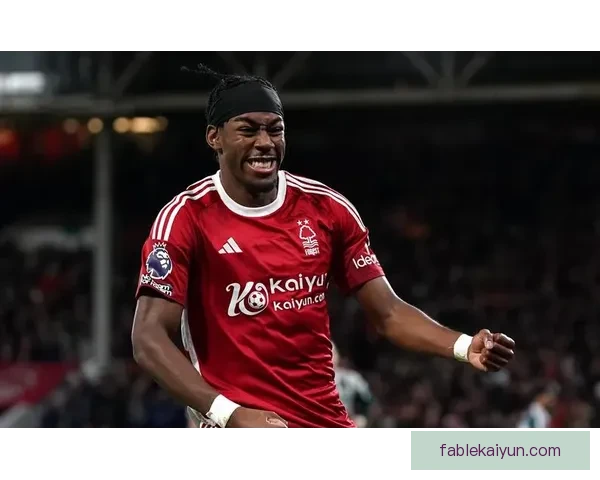 伊德里斯·盖耶本赛季在英超表现稳健，防守数据持续提升