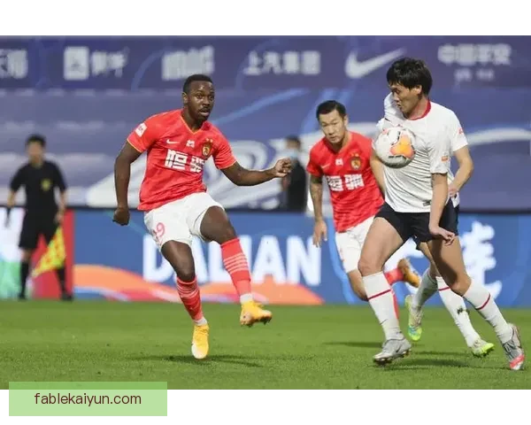 马里中场组织核心近期表现稳健，攻防转换效率持续提升